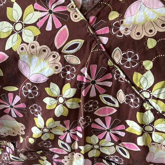 Life scrub top size small - Picture 4 of 4